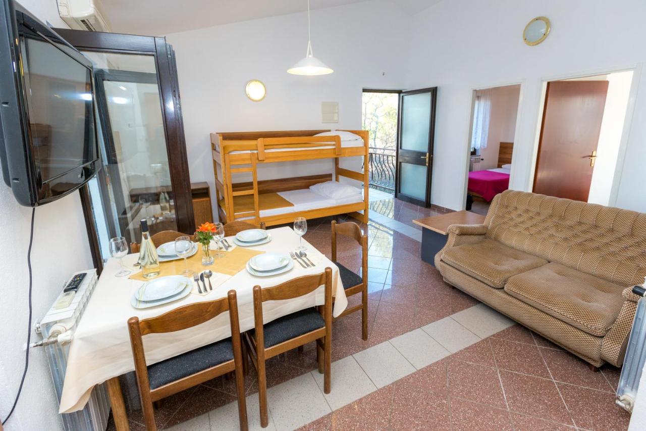 Bed and Breakfast Pansion Croatia Starigrad Paklenica Exterior foto