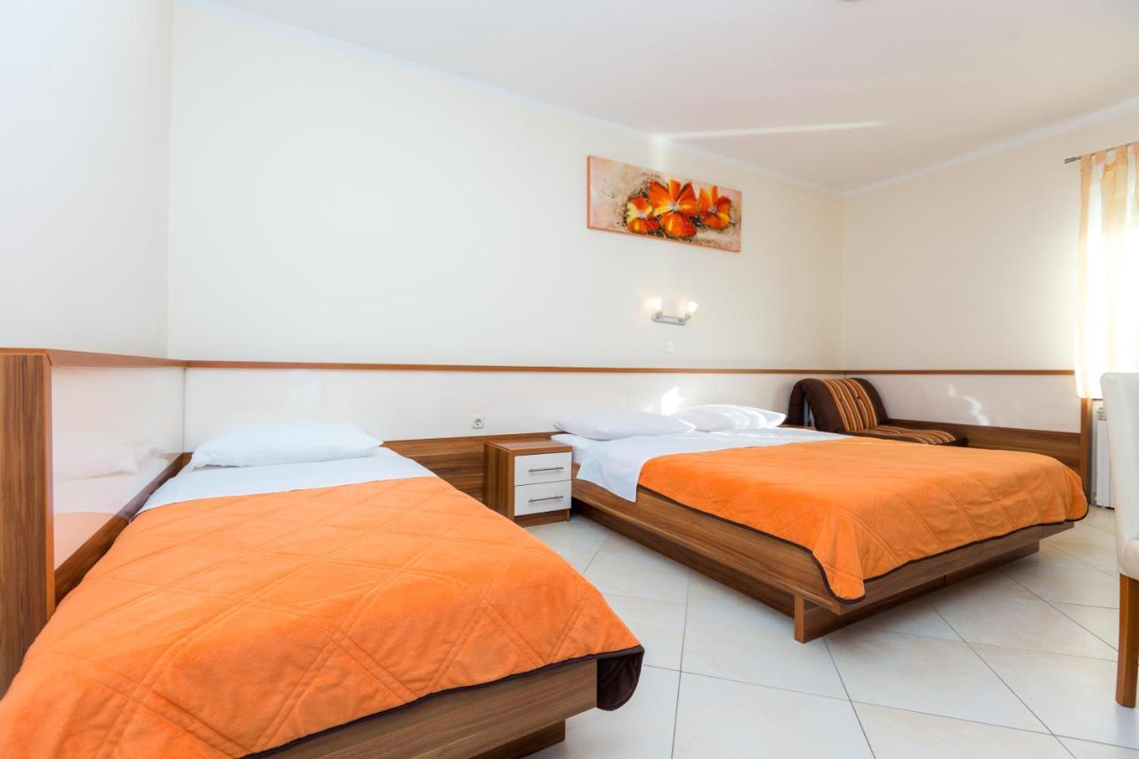 Bed and Breakfast Pansion Croatia Starigrad Paklenica Exterior foto